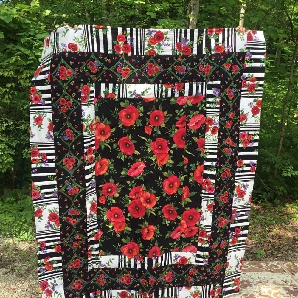 NWT. Hand Crafted Gorgeous Poppies Large Quilt